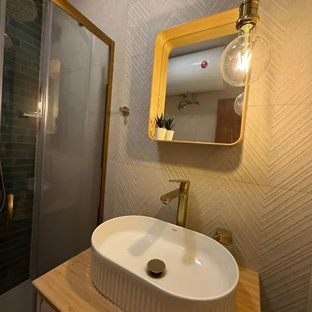 Appartement 5 Steps To The *
